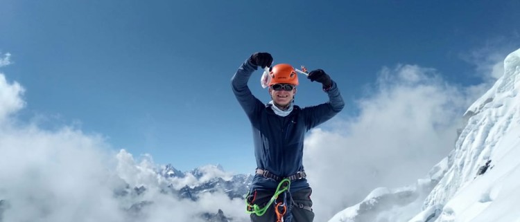 Lobuche Peak Climbing Via Everest Base Camp 20 Days