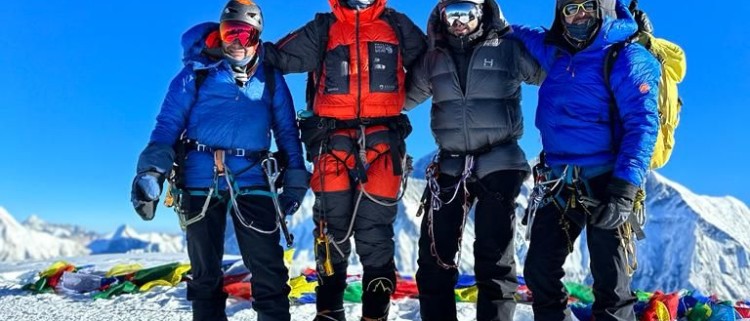 Ama Dabalam Expedition Base Camp to Base Camp 